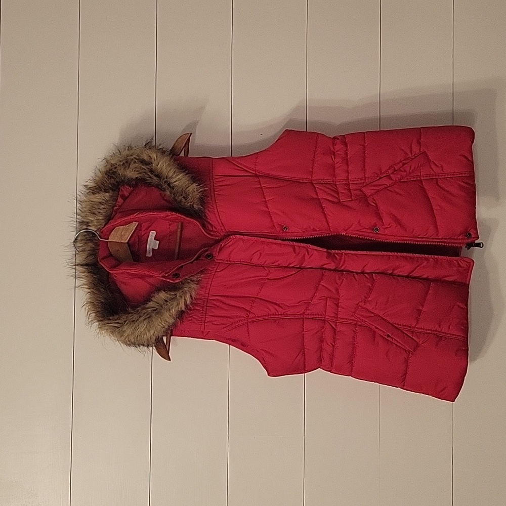 Vest with detachable faux trimmed hood.